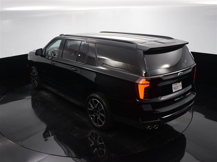 2025 Chevrolet Suburban RST photo