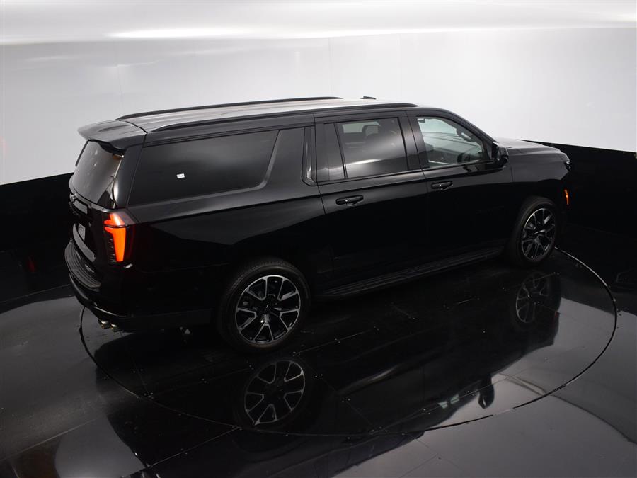2025 Chevrolet Suburban RST photo
