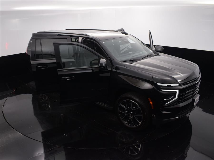 2025 Chevrolet Suburban RST photo