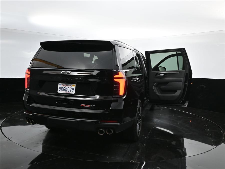 2025 Chevrolet Suburban RST photo