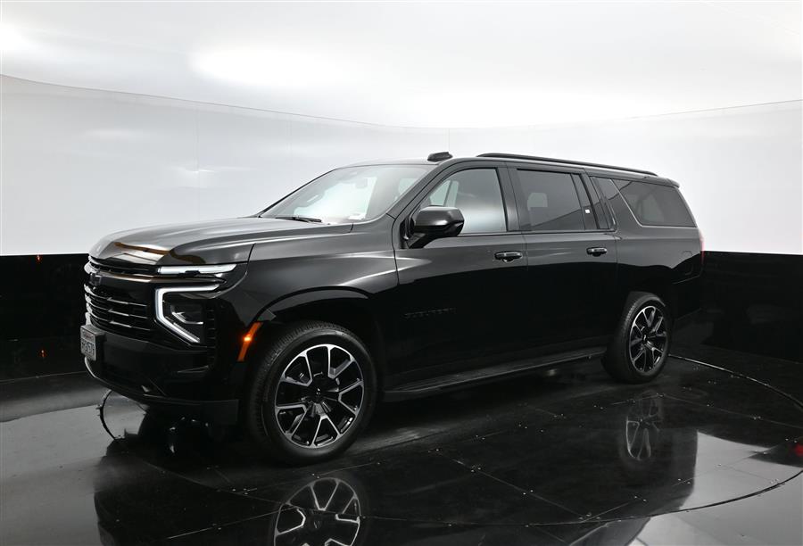 2025 Chevrolet Suburban RST photo