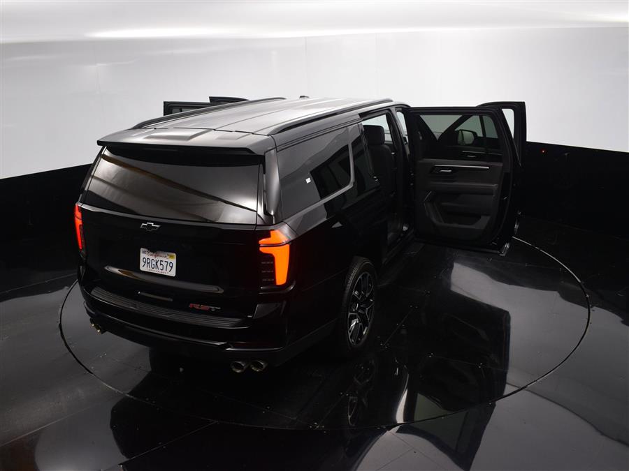 2025 Chevrolet Suburban RST photo