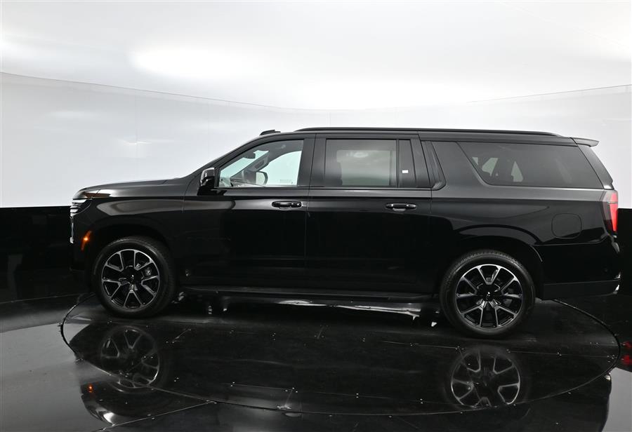 2025 Chevrolet Suburban RST photo