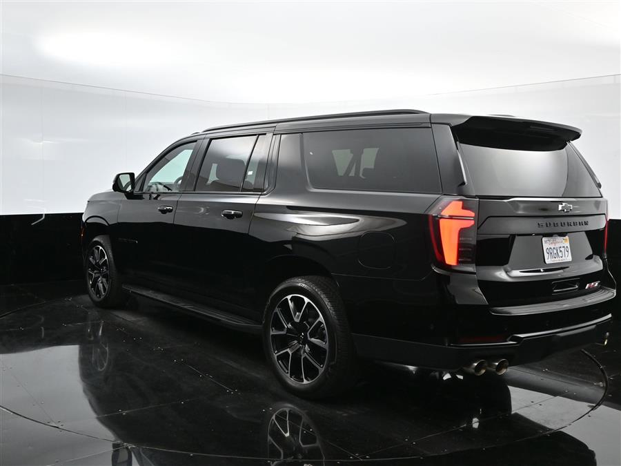 2025 Chevrolet Suburban RST photo