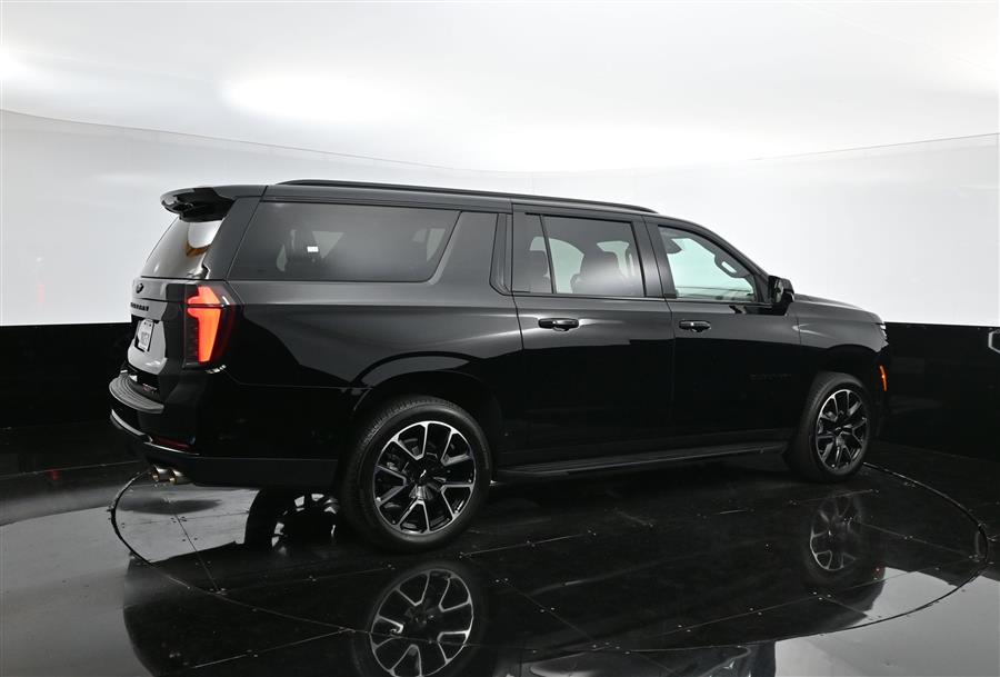 2025 Chevrolet Suburban RST photo