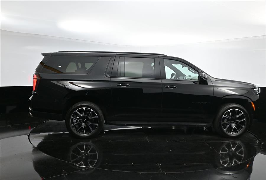 2025 Chevrolet Suburban RST photo