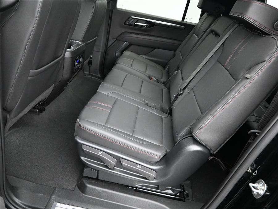 2025 Chevrolet Suburban RST photo