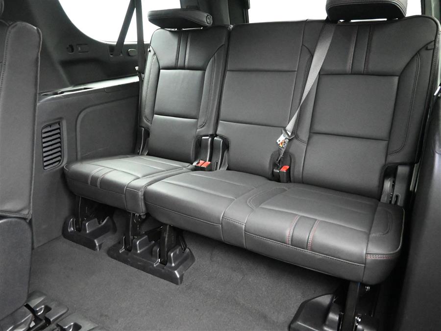 2025 Chevrolet Suburban RST photo