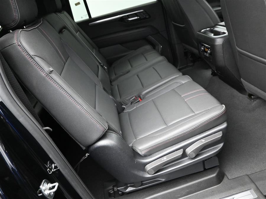 2025 Chevrolet Suburban RST photo