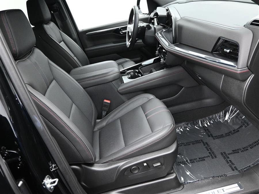 2025 Chevrolet Suburban RST photo