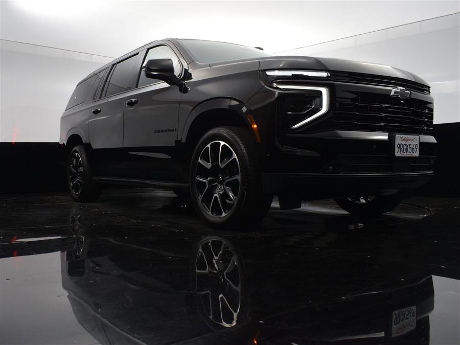 2025 Chevrolet Suburban RST photo