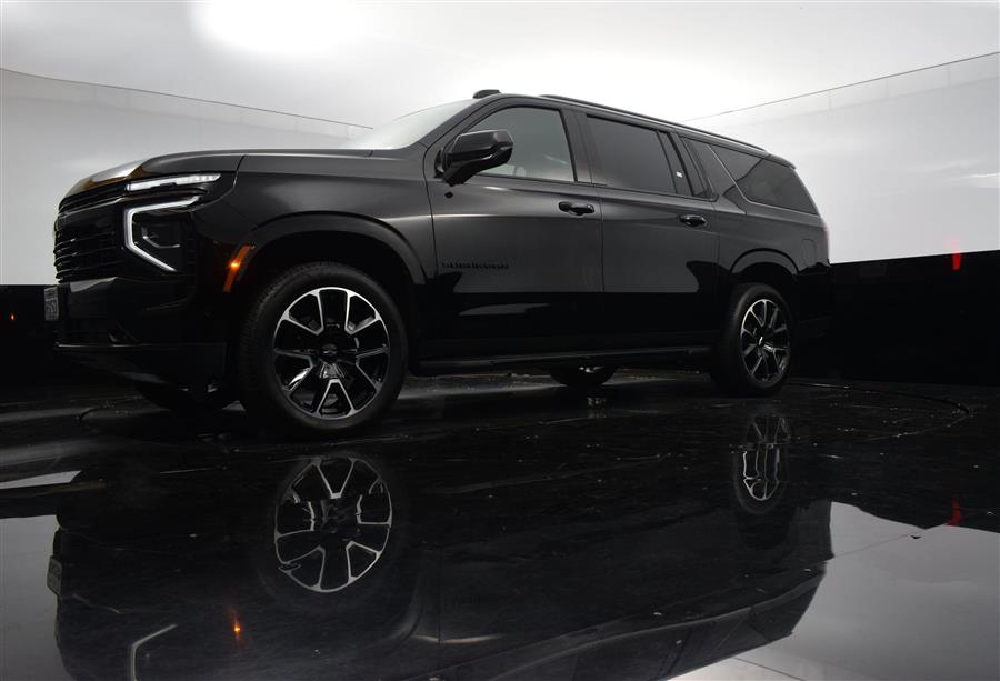 2025 Chevrolet Suburban RST photo
