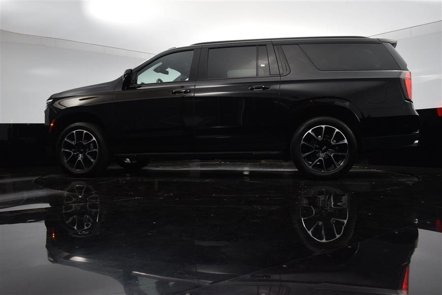 2025 Chevrolet Suburban RST photo