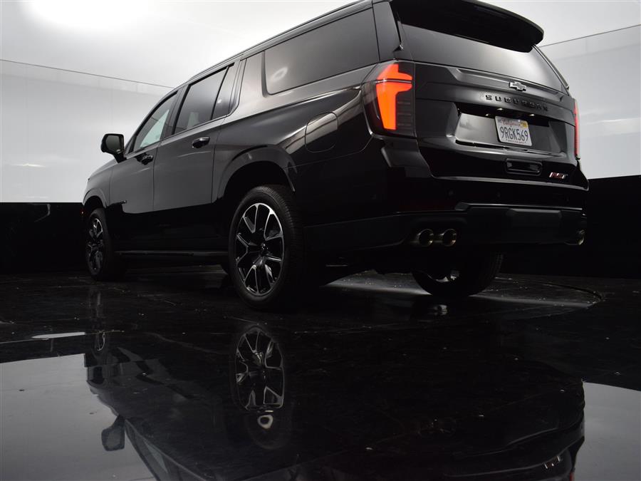 2025 Chevrolet Suburban RST photo