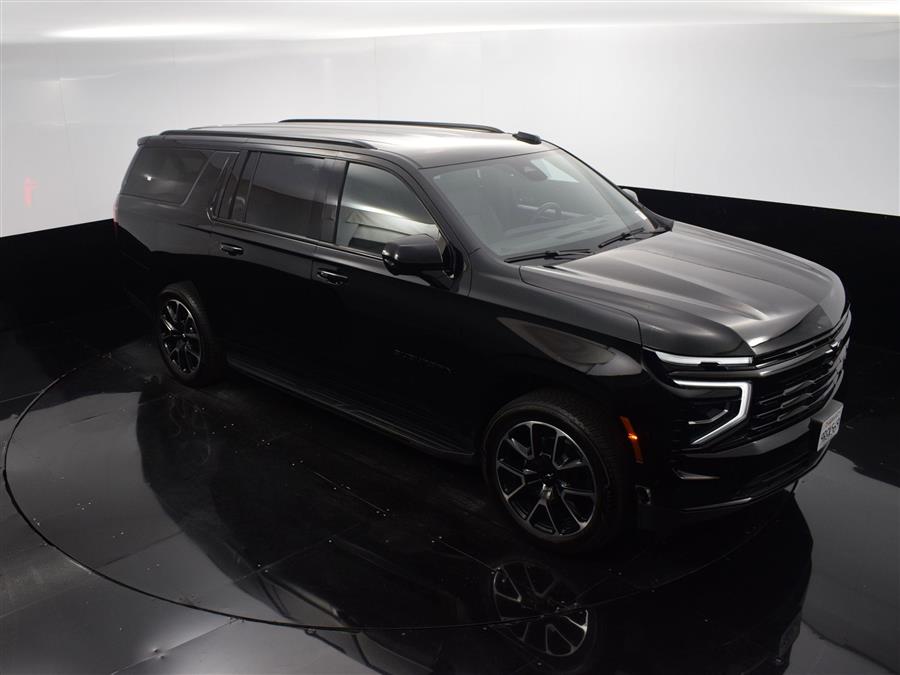 2025 Chevrolet Suburban RST photo