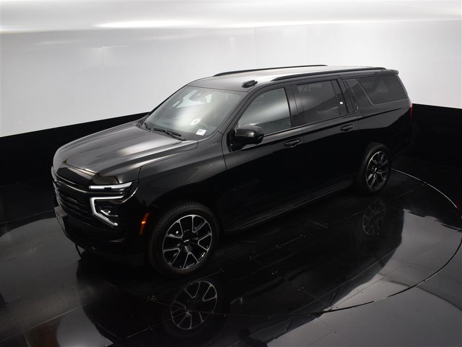 2025 Chevrolet Suburban RST photo