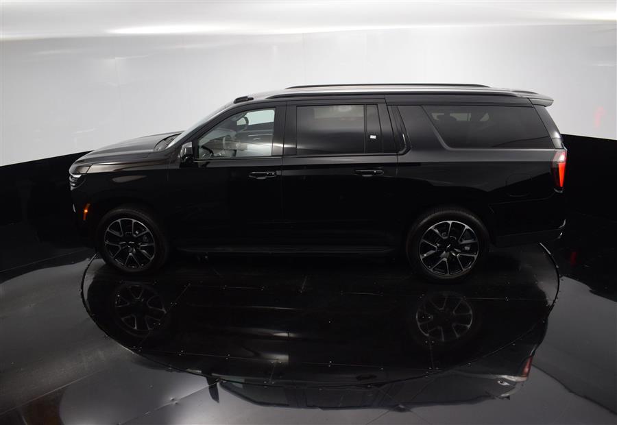 2025 Chevrolet Suburban RST photo