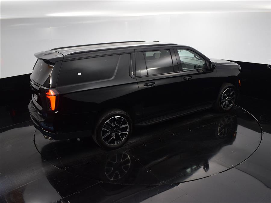 2025 Chevrolet Suburban RST photo