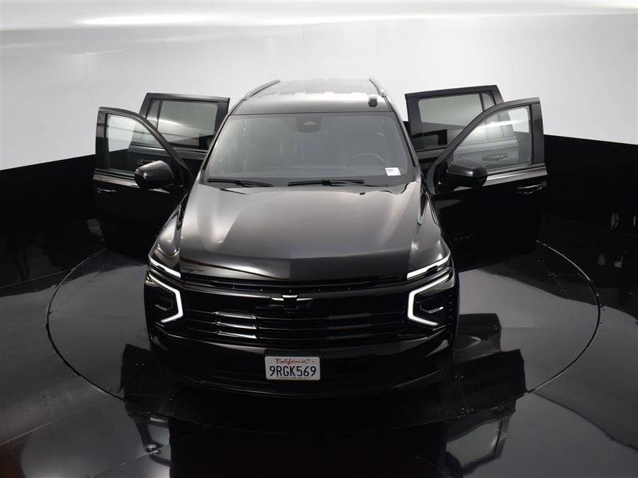 2025 Chevrolet Suburban RST photo