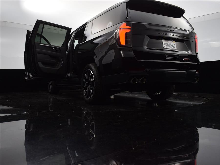 2025 Chevrolet Suburban RST photo