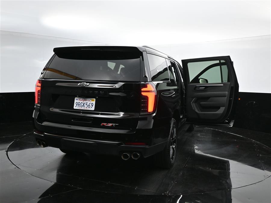 2025 Chevrolet Suburban RST photo
