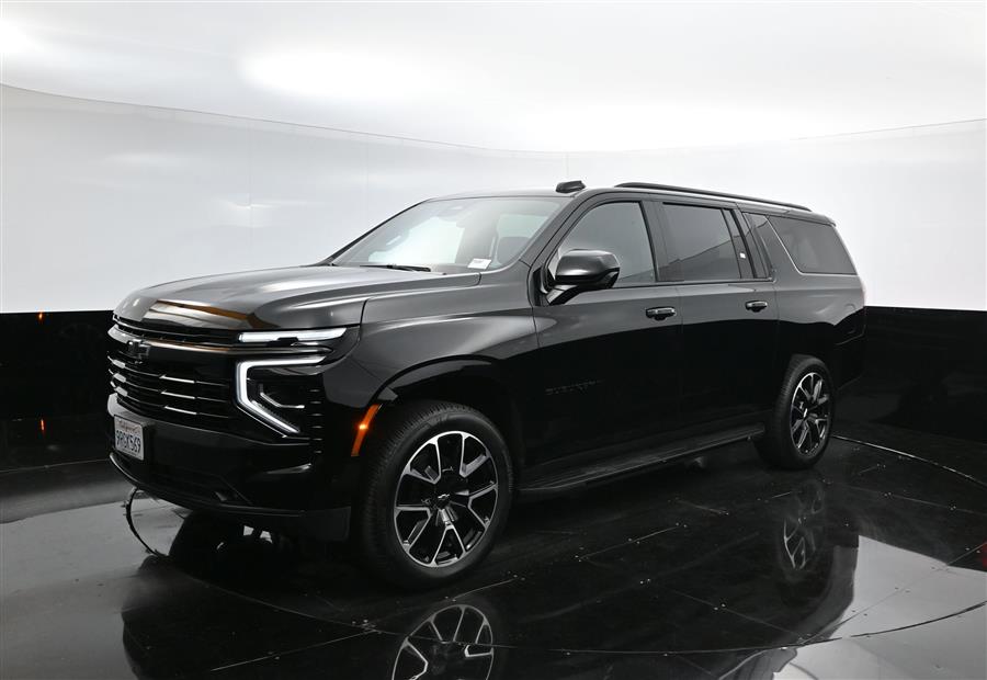 2025 Chevrolet Suburban RST photo