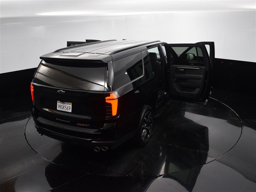 2025 Chevrolet Suburban RST photo