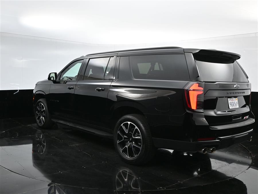 2025 Chevrolet Suburban RST photo