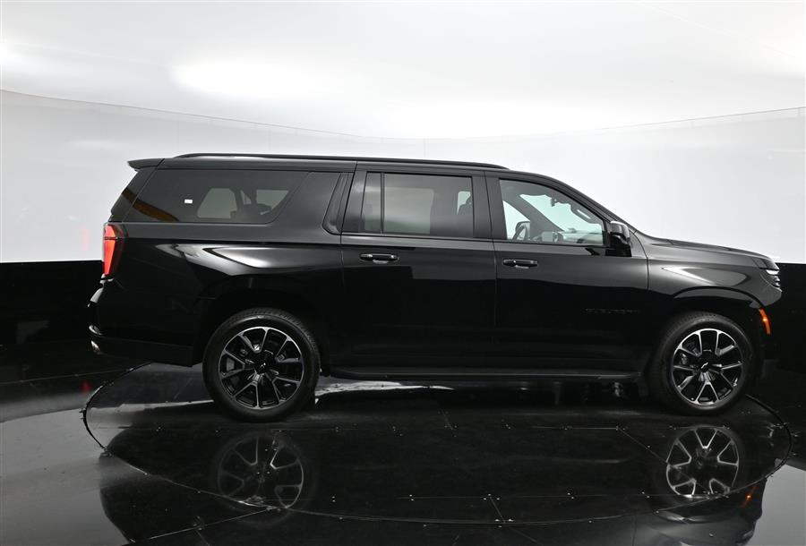 2025 Chevrolet Suburban RST photo