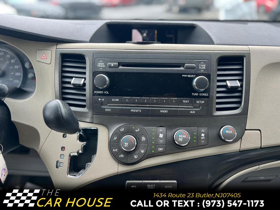 2011 Toyota Sienna LE 7-Passenger photo