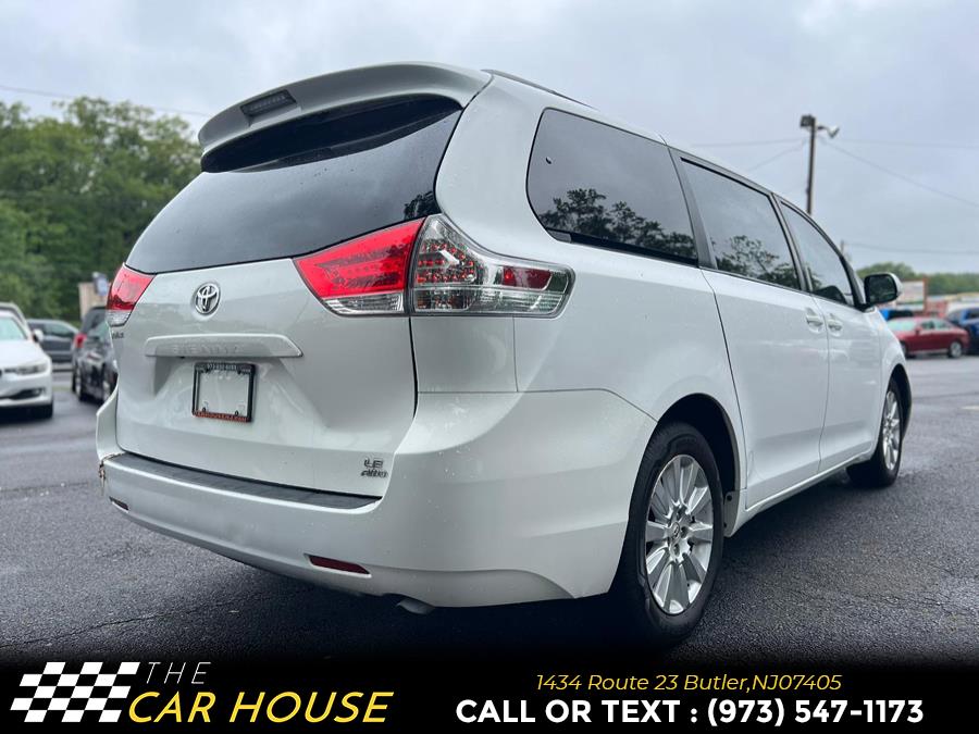 2011 Toyota Sienna LE 7-Passenger photo