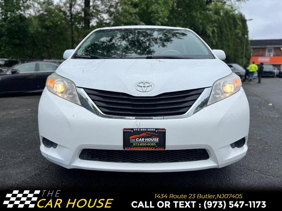 2011 Toyota Sienna LE 7-Passenger photo