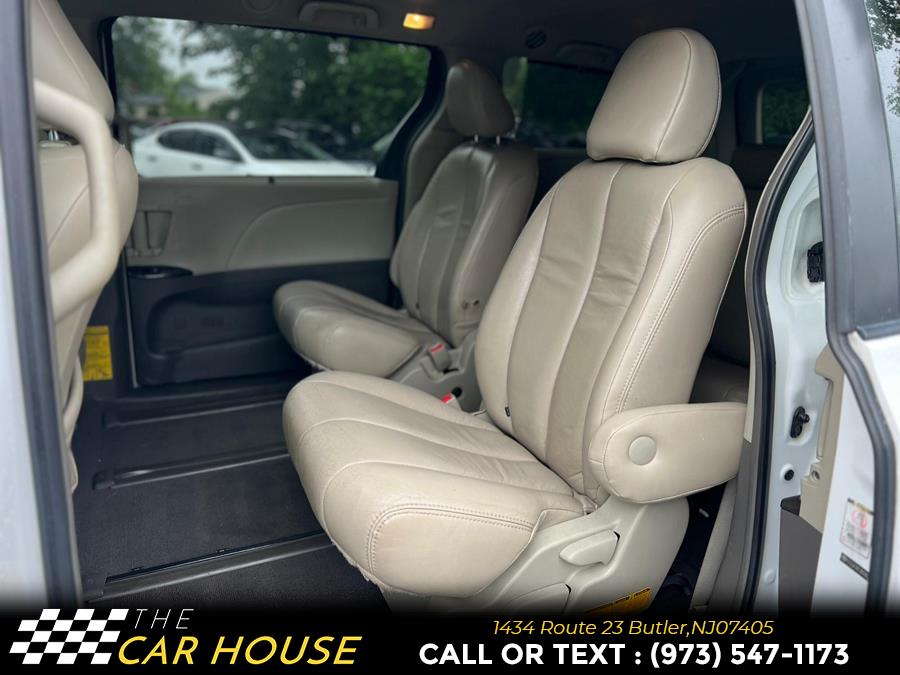 2011 Toyota Sienna LE 7-Passenger photo