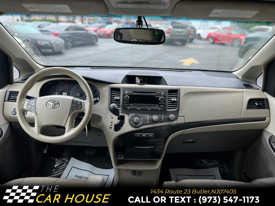 2011 Toyota Sienna LE 7-Passenger photo