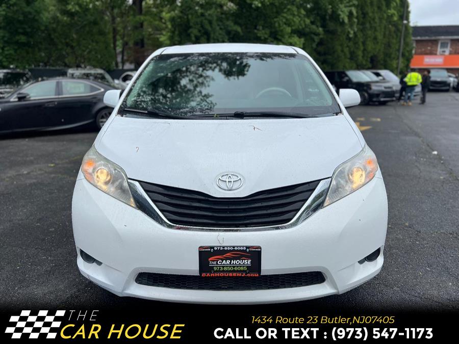 2011 Toyota Sienna LE 7-Passenger photo
