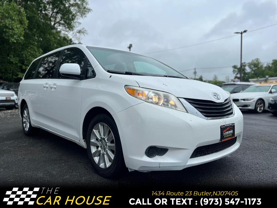 2011 Toyota Sienna LE 7-Passenger photo