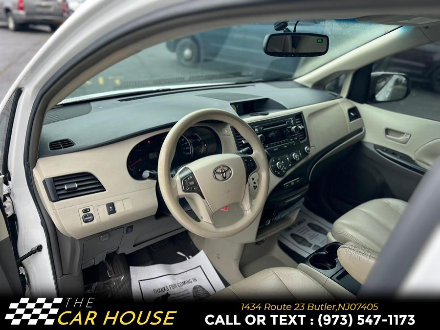 2011 Toyota Sienna LE 7-Passenger photo