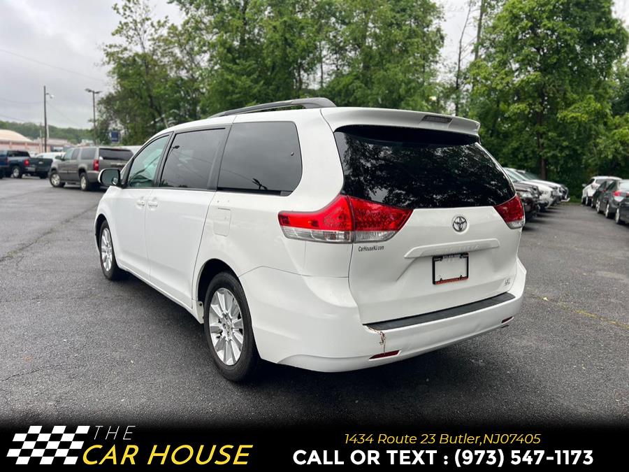 2011 Toyota Sienna LE 7-Passenger photo
