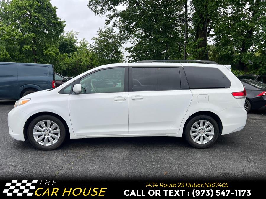 2011 Toyota Sienna LE 7-Passenger photo