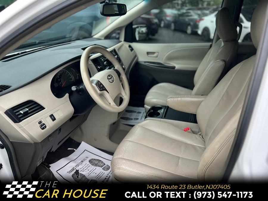 2011 Toyota Sienna LE 7-Passenger photo