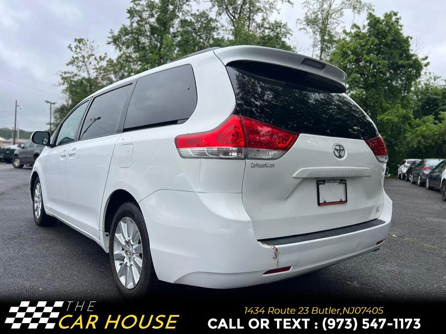 2011 Toyota Sienna LE 7-Passenger photo