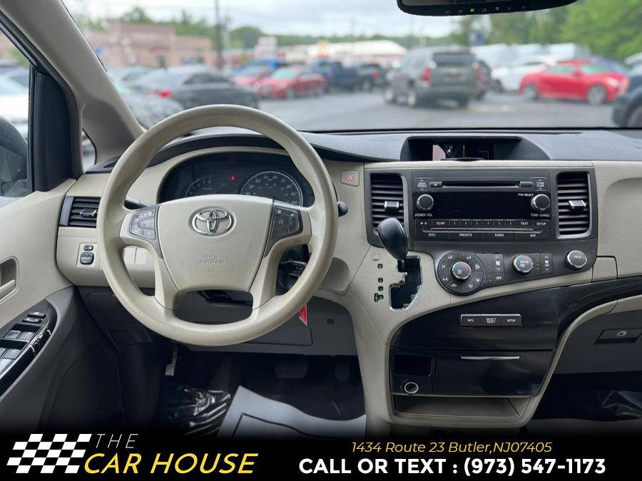 2011 Toyota Sienna LE 7-Passenger photo