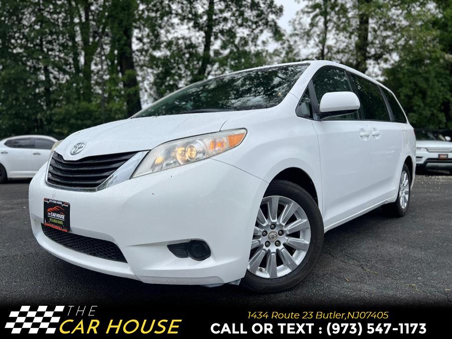 2011 Toyota Sienna LE 7-Passenger photo