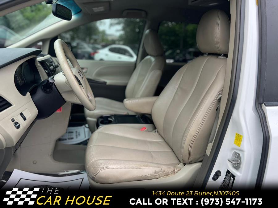 2011 Toyota Sienna LE 7-Passenger photo