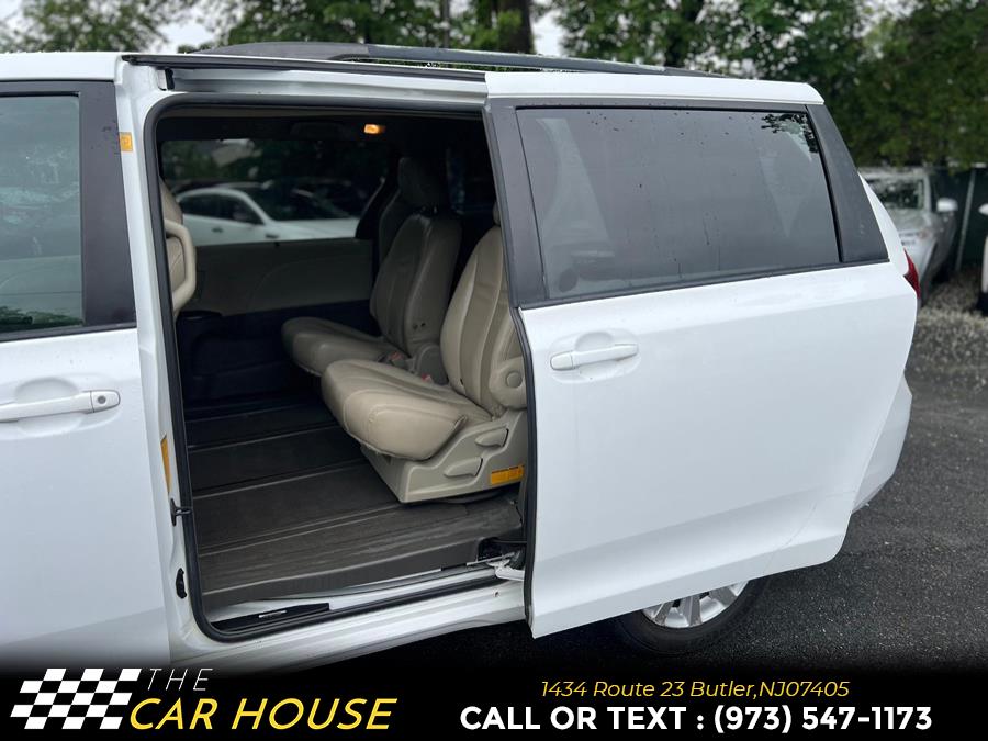 2011 Toyota Sienna LE 7-Passenger photo
