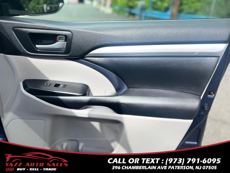 2016 Toyota Highlander AWD 4dr V6 XLE (Natl) photo