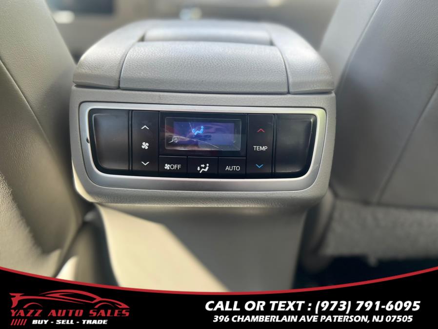 2016 Toyota Highlander AWD 4dr V6 XLE (Natl) photo