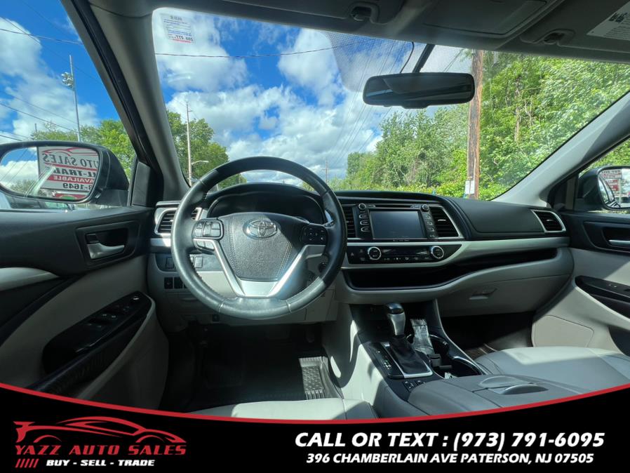 2016 Toyota Highlander AWD 4dr V6 XLE (Natl) photo