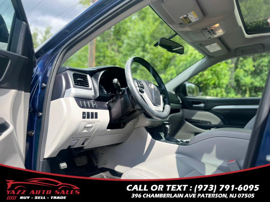 2016 Toyota Highlander AWD 4dr V6 XLE (Natl) photo