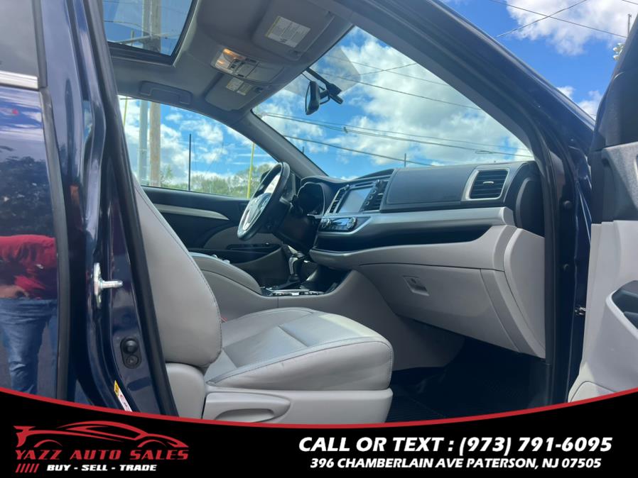 2016 Toyota Highlander AWD 4dr V6 XLE (Natl) photo
